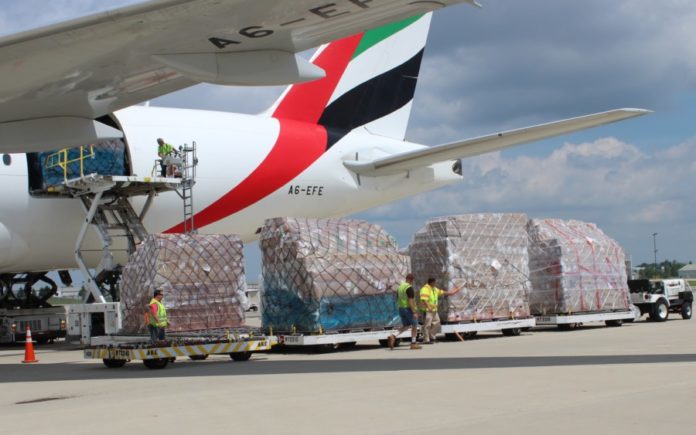 Emirates_cargo2-696x435.jpg